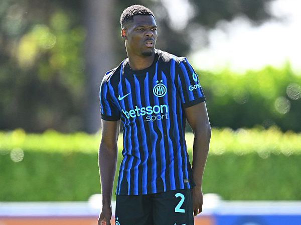 Aston Villa Ragu Gaet Denzel Dumfries karena Risiko Cedera